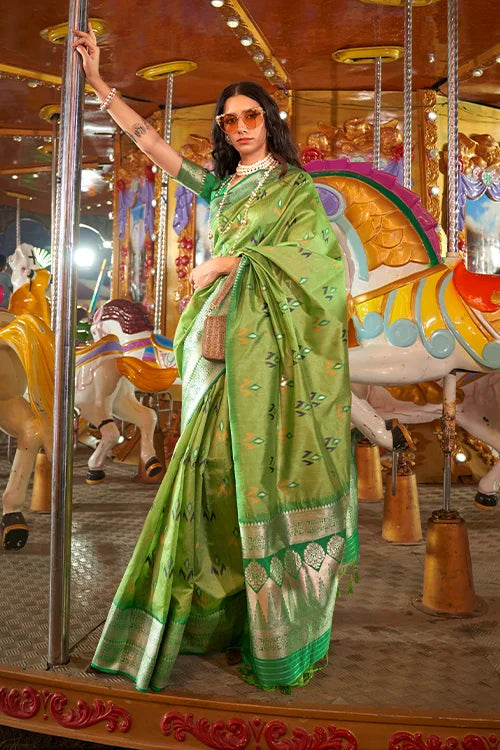 Festival Wear Collection For Women Saree With Unstitched Blouse Piece